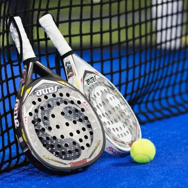 Tips voor eerste keer padel spelen, beginners op de padelbaan