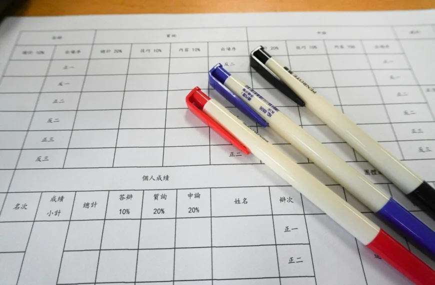 Padel regels en scoring uitleg, racketsport met unieke regels en puntensysteem